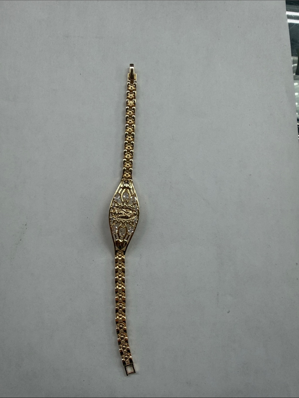 Gold Filigree Women's Bracelet with Ornate Centerpiece